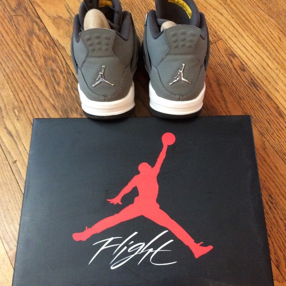 Nike Air Jordan 4 Retro Sneakers - Picture 8 of 10